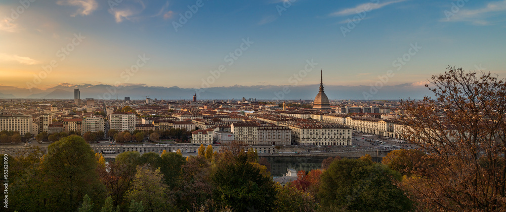Panorama di Torino vista dalla collina