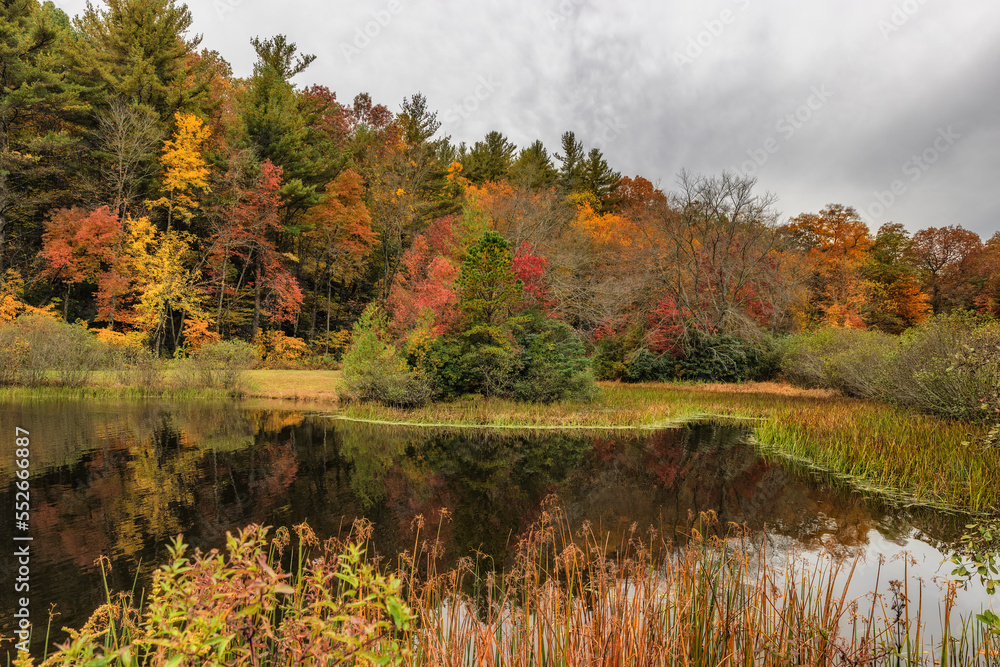 Obraz premium Autumn drive along the Blue Ridge Parkway in North Carolina