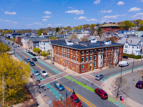 Obraz na płótnie Somerville city center aerial view on Somerville Avenue at Central Street in spring, city of Somerville, Massachusetts MA, USA. w salonie