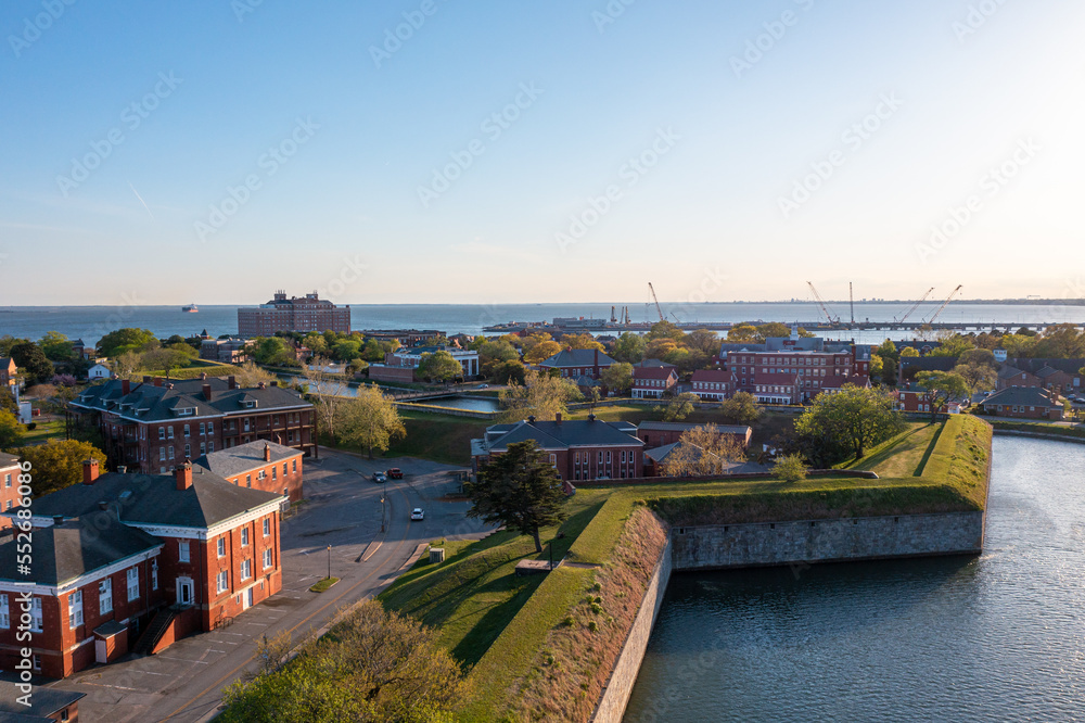 Obraz premium Aerial View of the Fort Monroe Earthen Walls and Buildings Looking West Towards the Chesapeake Bay