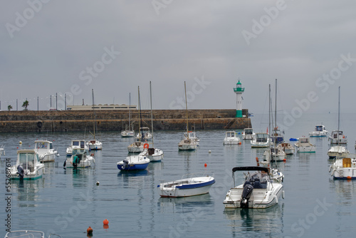 Tableau sur toile bateaux et voilier au port de saint quay portrieux - côte d'armor
