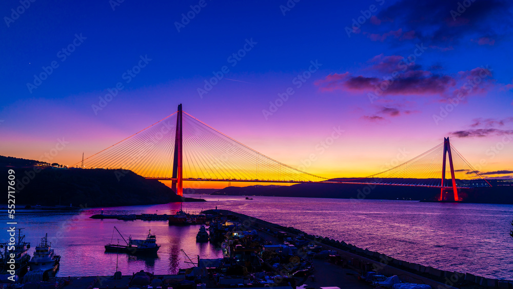 Obraz premium sunset bridge at night