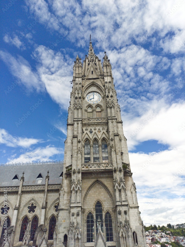 Reloj de la Basílica del voto Nacional de la Ciudad de Quito Reloj de la Basílica del voto Nacional de la Ciudad de Quito