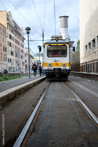 "Ansaldo" serie 820 del 1989, fermata tram Santa Bibiana sulla linea Roma-Cinecittà