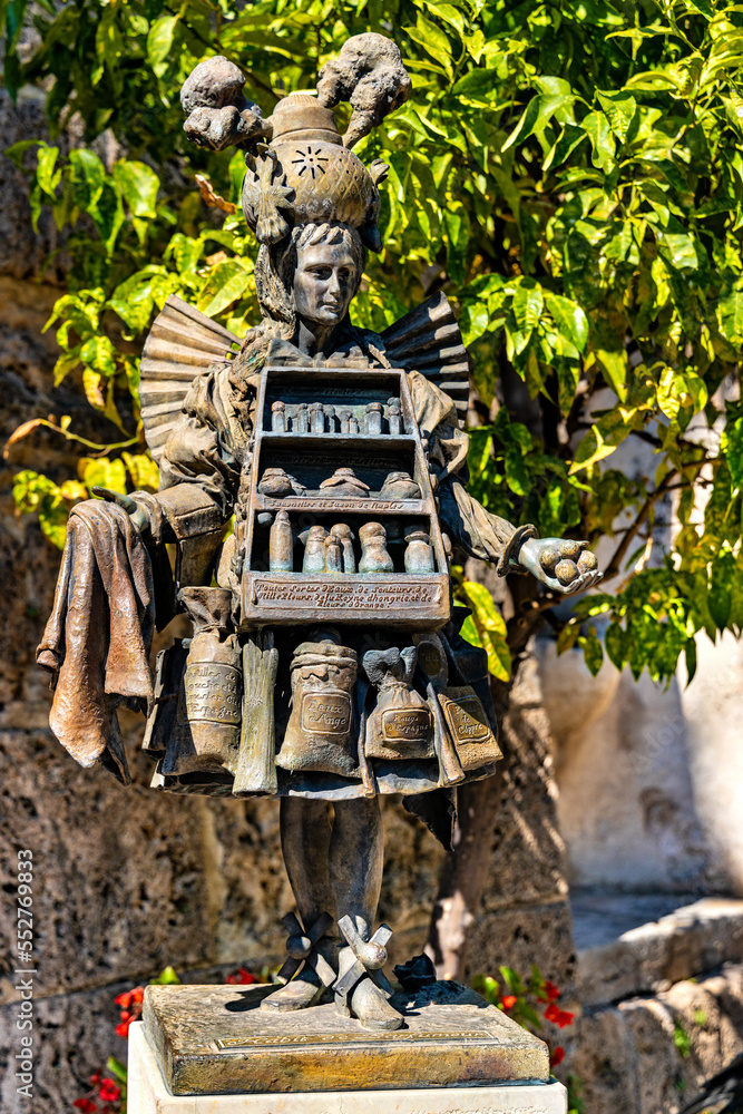 Bronze Parfumier statue by Tomek Kawiak at Bulevard Fragonard street in old  town quarter of perfumery city of Grasse in France Stock Photo | Adobe Stock