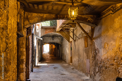 Bilde på lerret Historic XIII century Rue Obscure Dark Covered Street underground passageway und