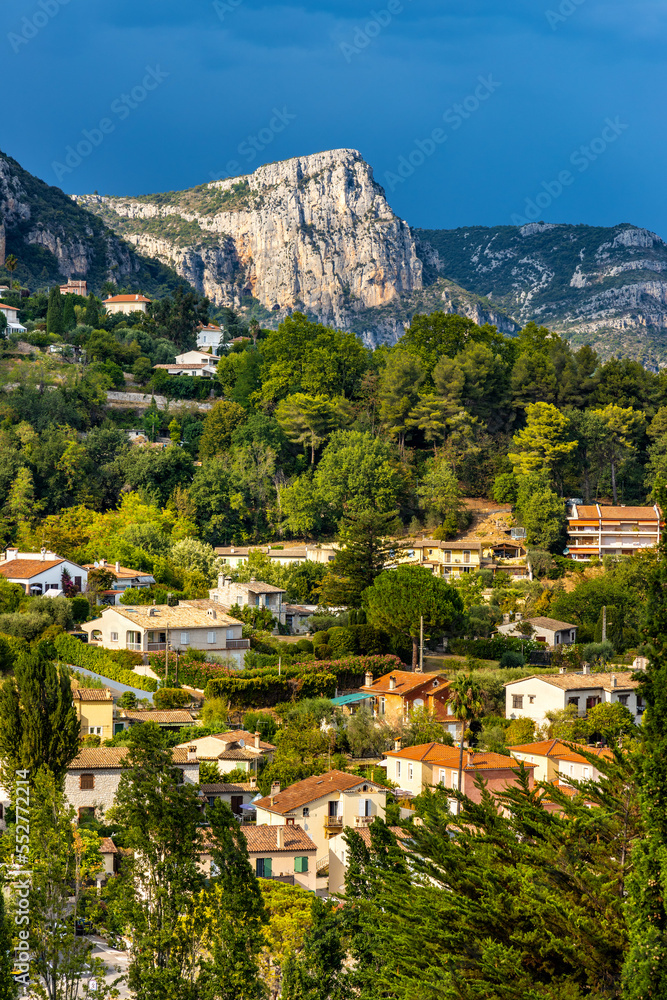 Obraz premium Panoramic view of Alps mountains chain with Baou des Blancs rocky peak north of La Lubiane river valley seen from historic old town of Vance town in France