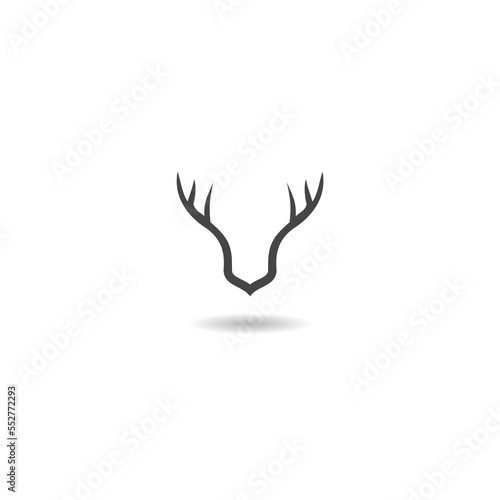 Deer antlers shield icon with shadow © sljubisa