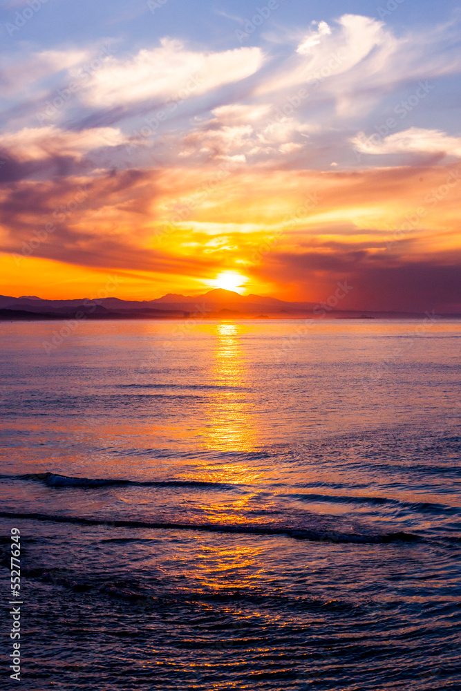 Obraz premium 岩戸海岸から見る夕日 鳥取県 岩戸海岸