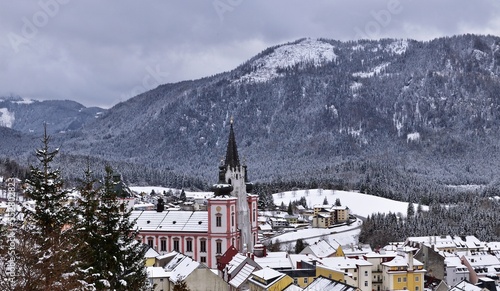 Blick an Mariazell in Steiermark, Österreich im Winter