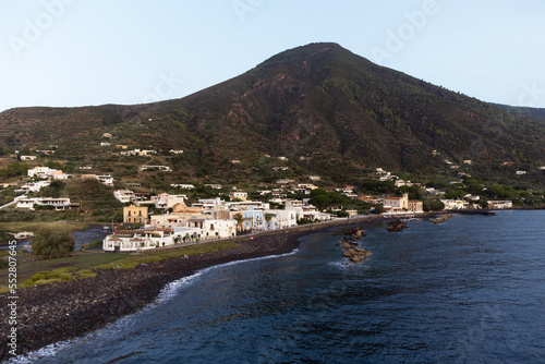Veduta aerea del faro di Lingua, località dell'isola di Salina nell'arcipelago delle eolie, in Italia