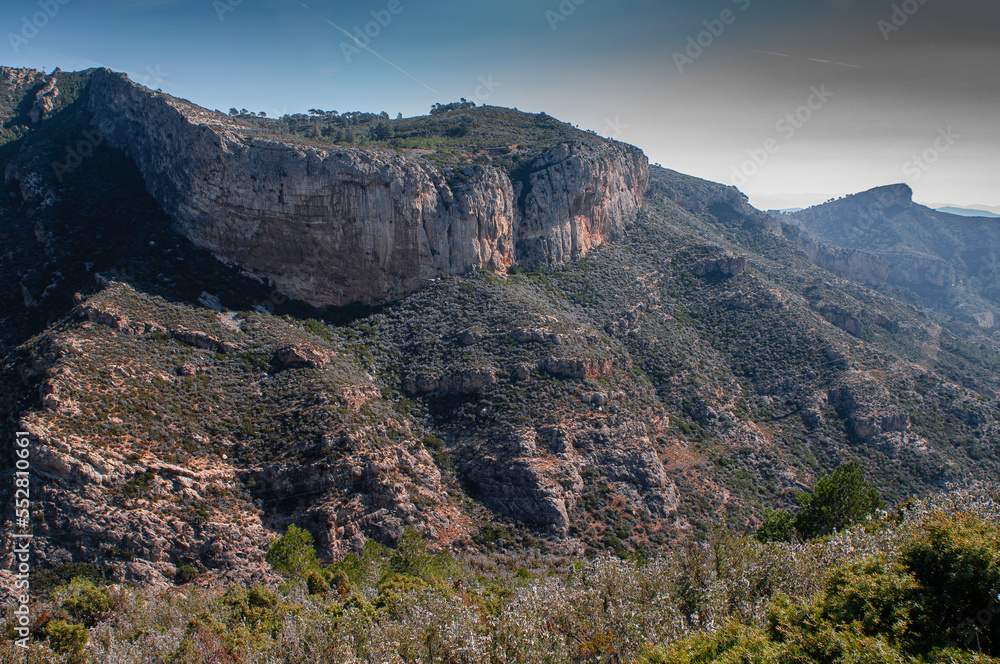 Montaña mediterranea tarragona acantilados de roca