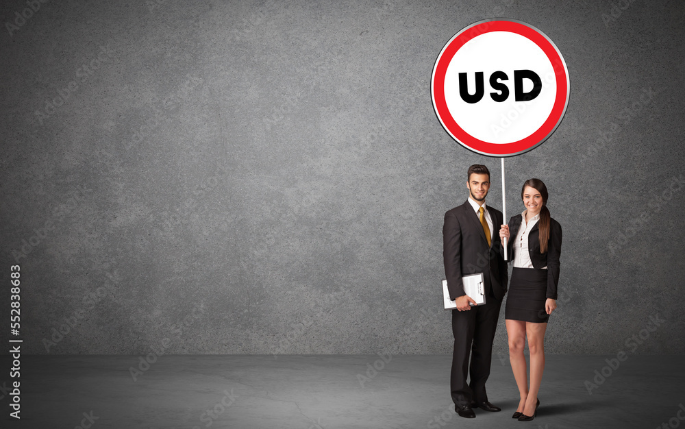 Obraz premium Young business person holdig traffic sign