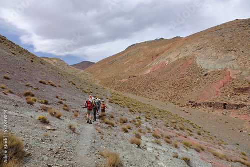 La grande traversée de l’Atlas au Maroc, 18 jours de marche. Traversée du plus beau village du Maroc : Megdaz avec ses noyers centenaires et du village de Tagoukht