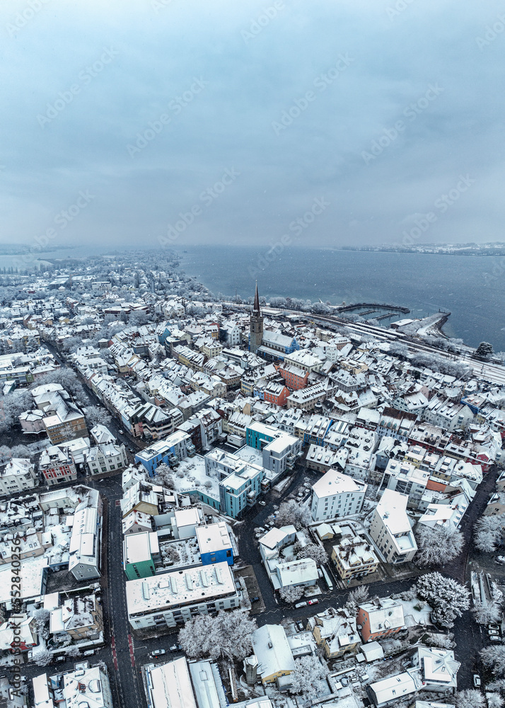 Naklejka premium Luftbild der Stadt Radolfzell am Bodensee im Winter