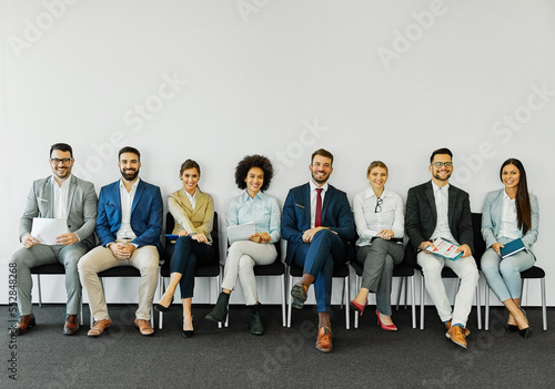 Fotografi man business chair sitting waiting businessman candidate recruitment office busi