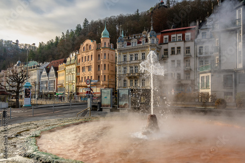 Ausflug durch die Kurstadt Karlsbad in Tschechien. An jeder Ecke sprudelt das heiße Heilwasser aus den Quellen, der Ort ist ein Erlebnis.