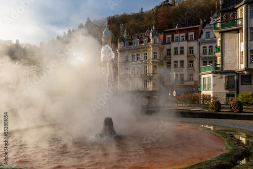 Ausflug durch die Kurstadt Karlsbad in Tschechien. An jeder Ecke sprudelt das heiße Heilwasser aus den Quellen, der Ort ist ein Erlebnis.