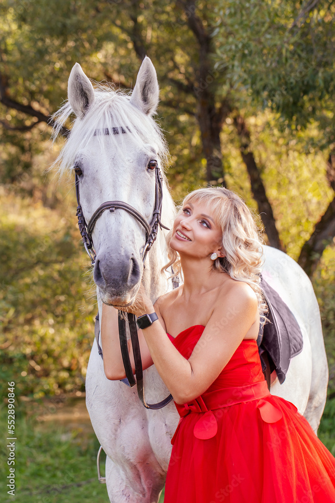 Obraz premium beautiful woman riding a white horse