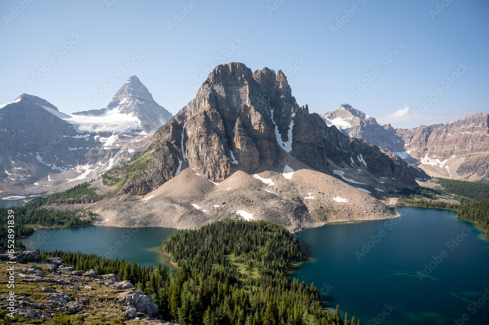 Obraz premium Sunburst Peak with Cerulean Lake, Mount Assiniboine
