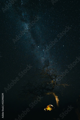 Fototapeta Naklejka Na Ścianę i Meble -  Blick in den Sternenhimmel über Etambura (Kaokoveld, Namibia)