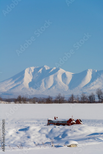 雪山と青空　十勝岳連邦
