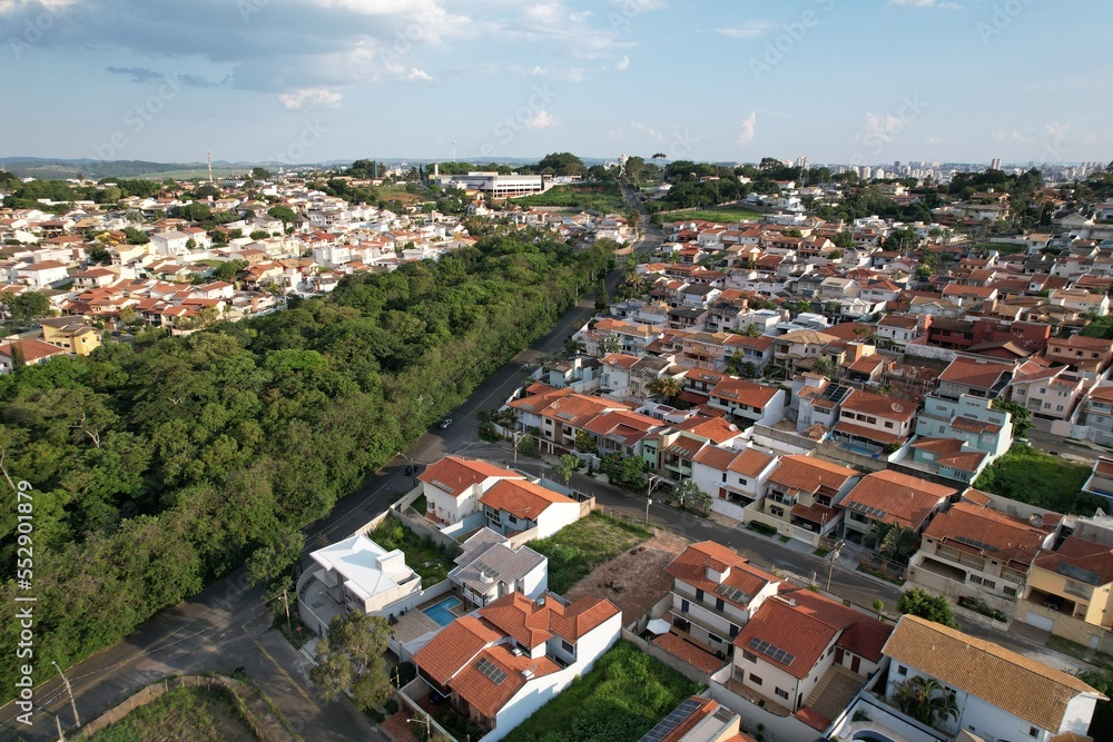 Alto Taquaral neighborhood in the interior of Campinas, São Paulo. Neighborhood with high standard houses, vegetation and houses under construction.