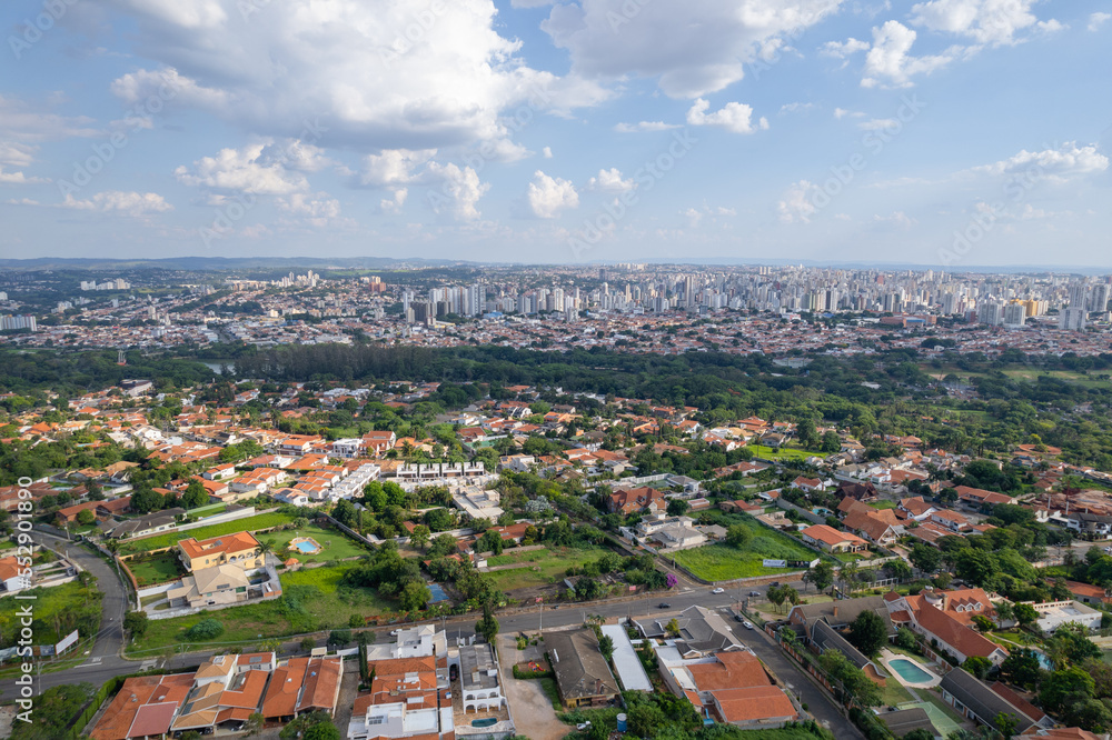 Alto Taquaral neighborhood in the interior of Campinas, São Paulo. Neighborhood with high standard houses, vegetation and houses under construction.