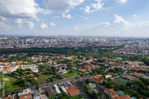 Fototapeta Naklejka Na Ścianę i Meble -  Alto Taquaral neighborhood in the interior of Campinas, São Paulo. Neighborhood with high standard houses, vegetation and houses under construction.