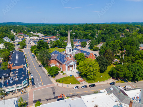 Canvastavla Aerial view of Wellesley Congregational Church and Central Street in town center of Wellesley, Massachusetts MA, USA