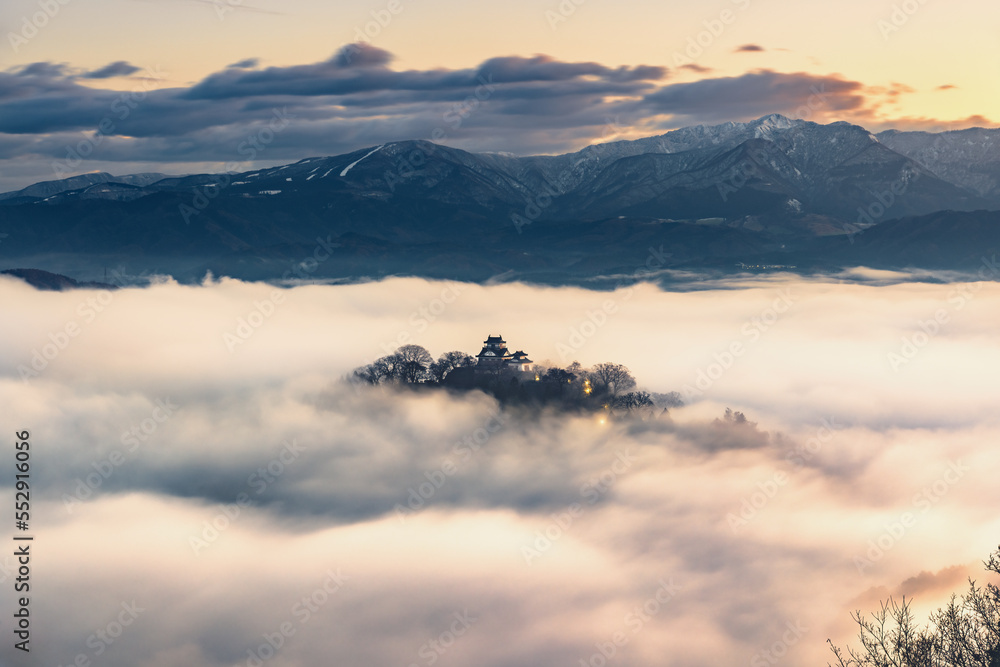 Obraz premium 天空の城