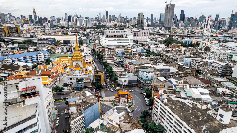 Obraz premium Aerial view of Yaowarat street Chinatown Bangkok gate in Chinatown Bangkok