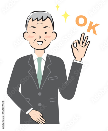 OKサインを出すスーツ姿のシニア男性