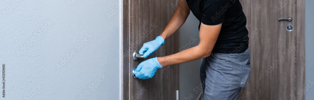 intrusion of a burglar in a house inhabited intrusion of a burglar in a house inhabited