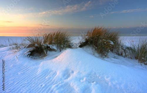Fototapeta Naklejka Na Ścianę i Meble -  Zimowe wybrzeże Morza Bałtyckiego
