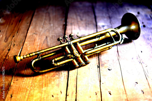 Canvas Print An antique jazz trumpet on an old wooden table