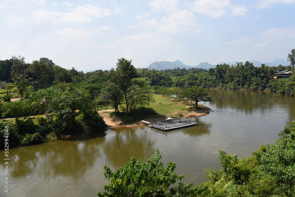 Fototapeta premium Blick auf den River Kwai aus dem ZUg