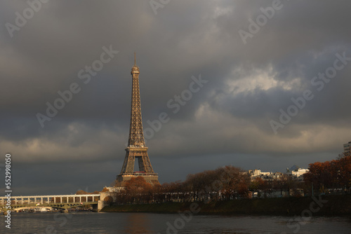 Paris - Tour Eiffel © saxoph