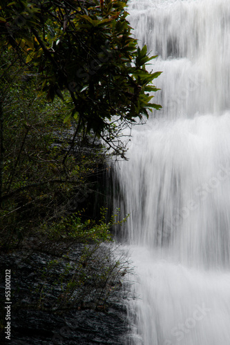 agua fluye 