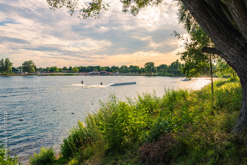 Obraz na płótnie Wakeboarder beim Wassersport auf der Xantener Nordsee bei Wardt am linken Niederrhein, NRW w salonie