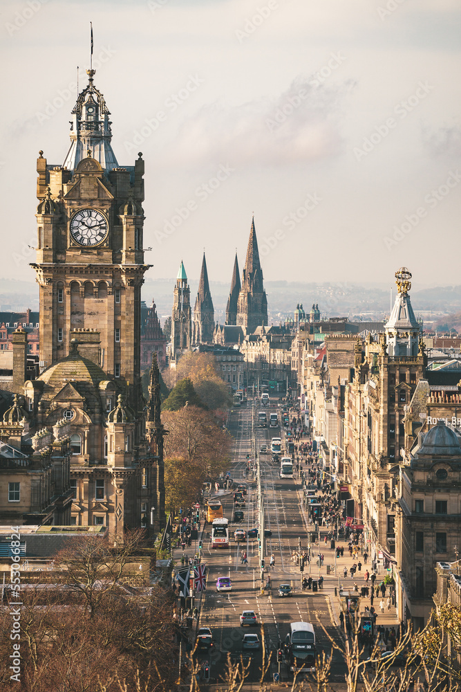 Obraz premium View on Princess Street, Edinburgh, Scotland