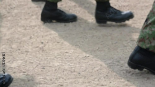 自衛隊員の行進