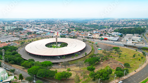 Londrina no estado do paraná Sul do Brasil, Vista aérea do transito do local de entrada da cidade ônibus estacionados, Cruzamento da avenida Leste-Oeste com Rio Branco