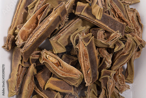 Chinese medicine ingredients, dried by cutting