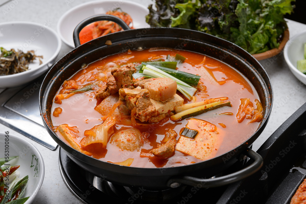 Kimchi stew with pork