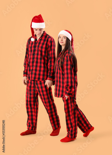 Young couple in Santa hats ...