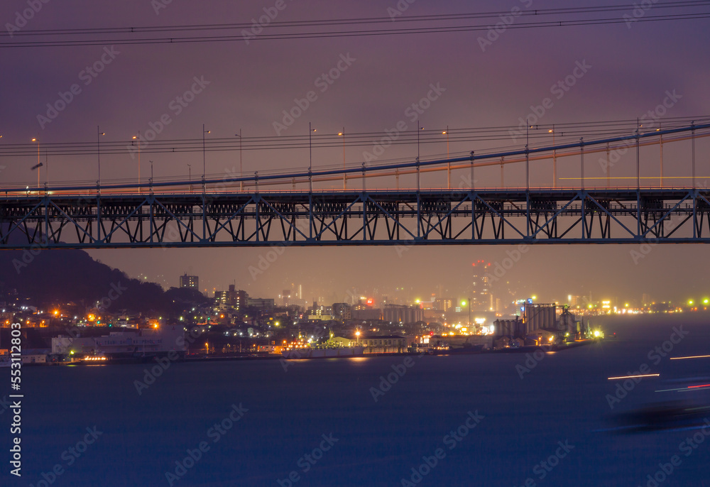 Obraz premium 関門橋 橋 日本海 海 吊橋 高速道路 夜景 日本