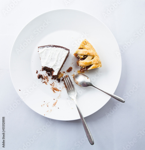  A rest of cake and apple pie