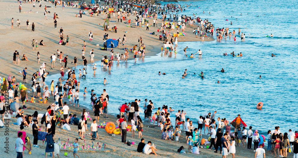 Naklejka premium Crowded beach in summer