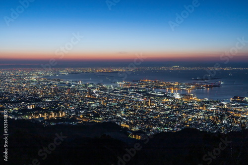 神戸の夜景 神戸市灘区掬星台にて（日本三大夜景の一つ1000万ドルの夜景と言われています。大阪湾を挟んで神戸から大阪まで市街地の街明かりが続いています） © photop5